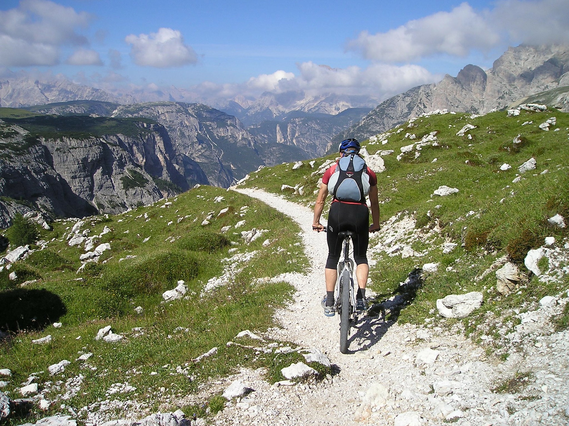 mountain-bike-175216_1920
